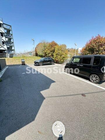 物件外観写真2　(駐車場です)