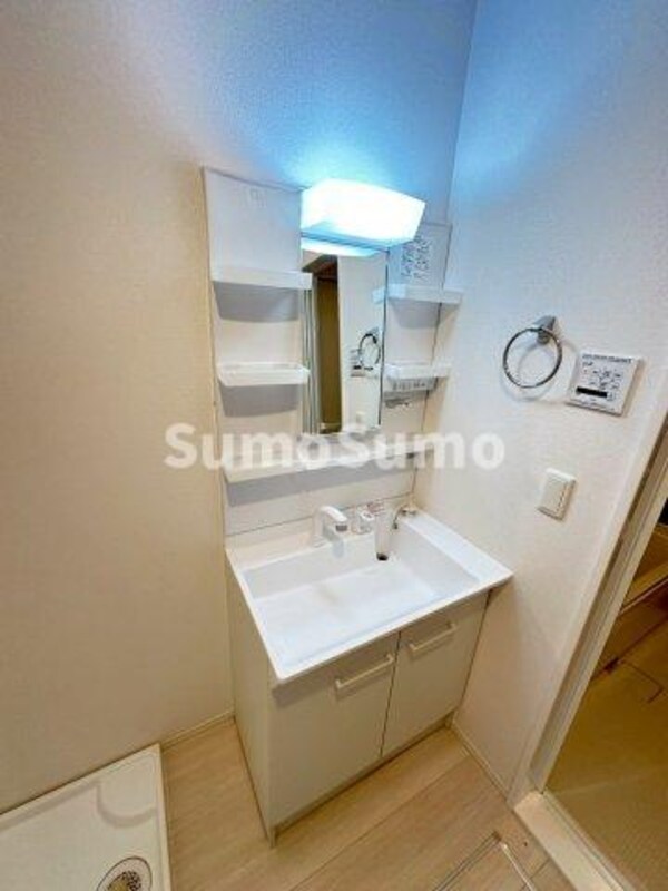 洗面・脱衣所(忙しい朝には欠かせない洗面所です)