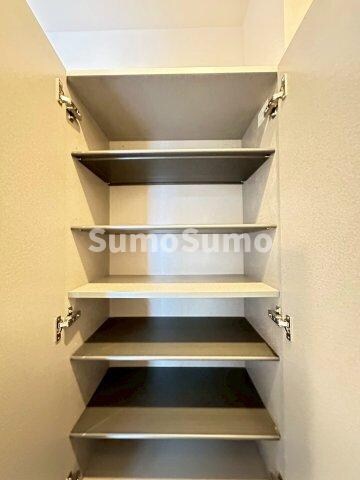 物件内観写真13　(収納豊富です)