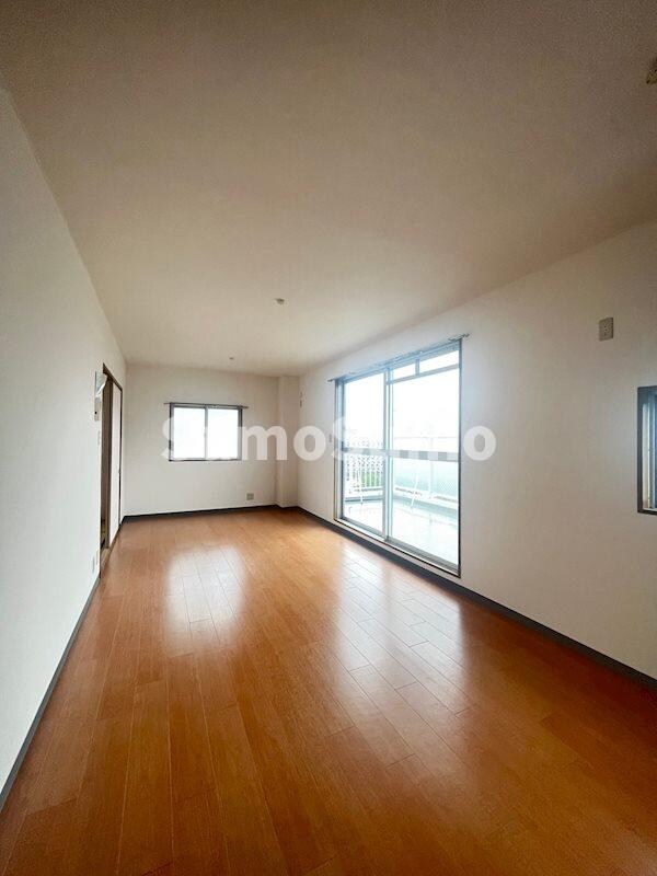 物件内観写真4　(ゆったり過ごせるリビングです)