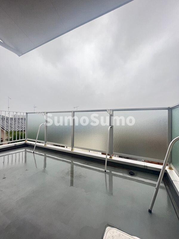 物件内観写真8　(広々としたバルコニーです)