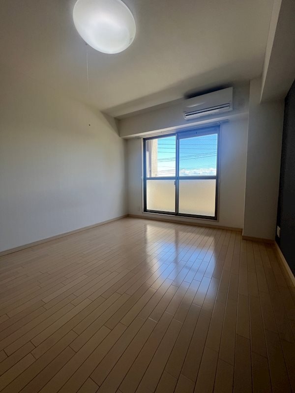 居室(おしゃれな居間です)