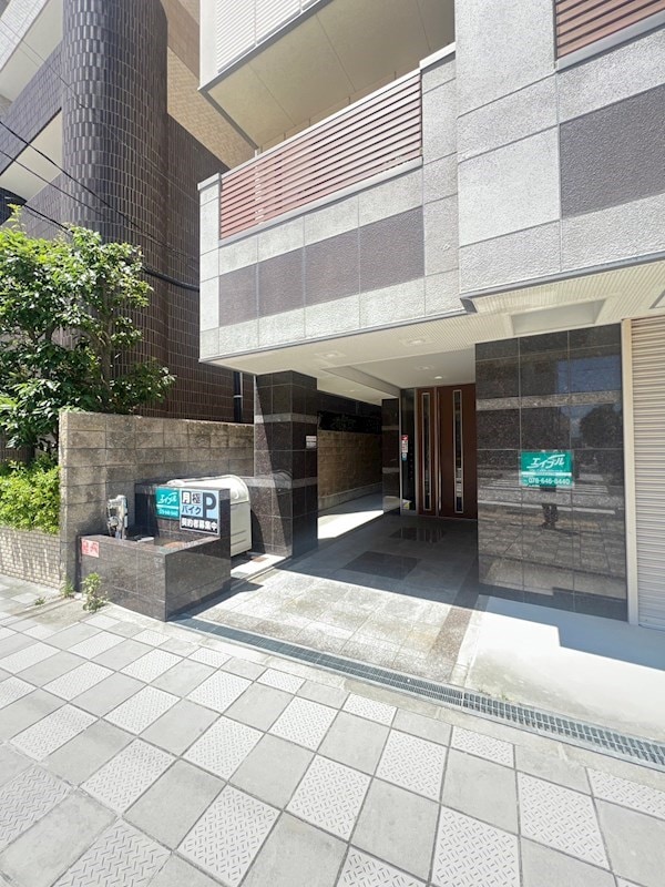 エントランス(ゆとりのあるエントランスです)