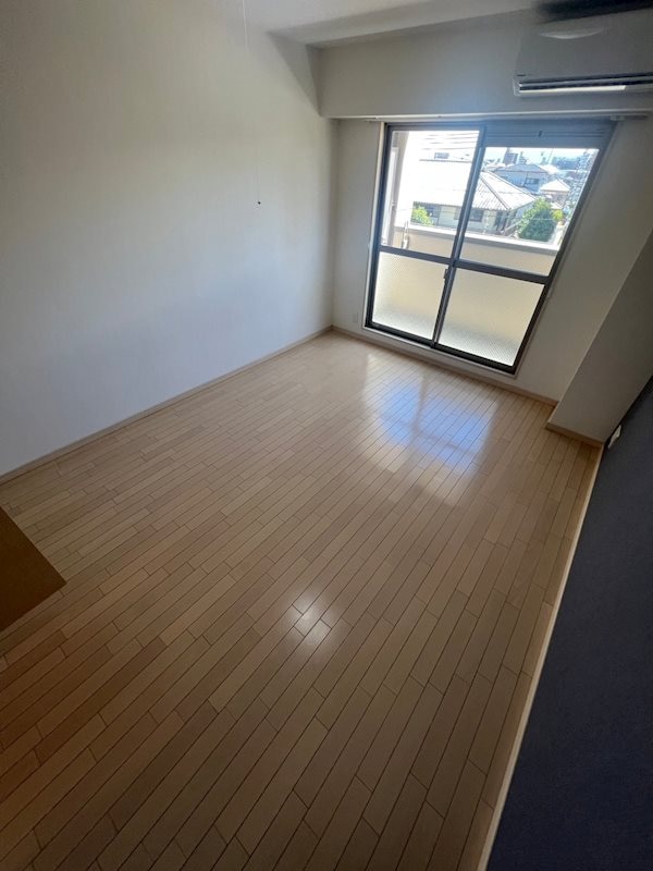 寝室(ゆとりの広さです)