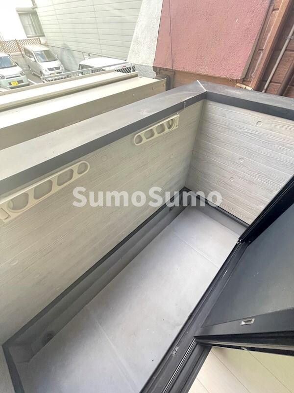 物件内観写真8　(お洗濯にも便利なバルコニー付き)