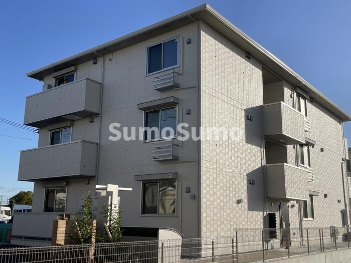 物件外観写真1　(きれいな外観です)