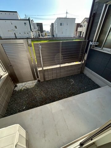 物件内観写真16　(外からの目が気にならないバルコニーで洗濯物が干せます)