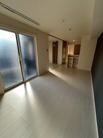 物件内観写真18　(こちらのリビングで趣味の時間をお楽しみください)