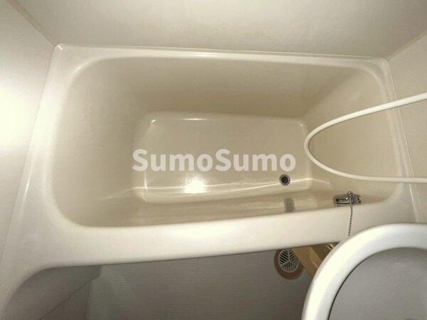 浴室(コンパクトで使いやすいお風呂です)