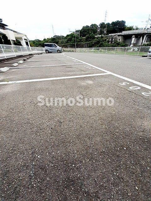 物件外観写真2　(カースペースがあります)