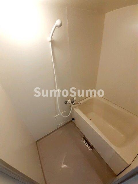 物件内観写真7　(日々の疲れを癒すお風呂付です)