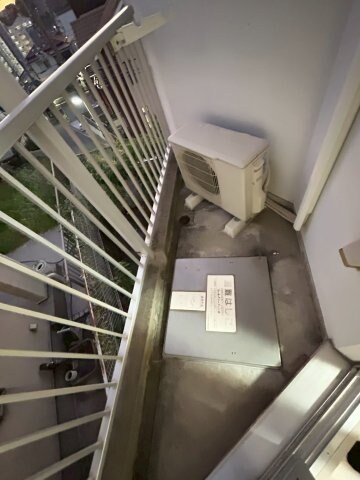 物件内観写真9　(開放的で明るい空間を演出してくれるバルコニーです)