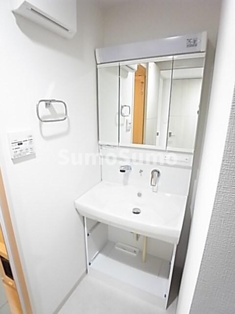 物件内観写真9　(独立洗面化粧台が付いています)