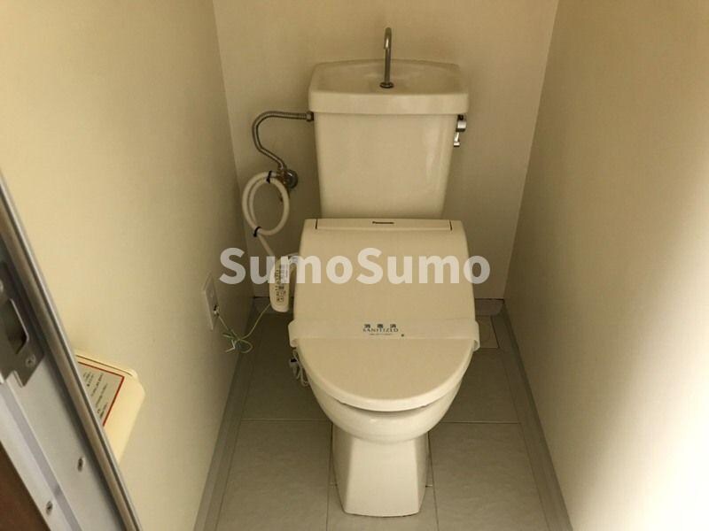 物件内観写真8　(ゆったりとした空間のトイレです)