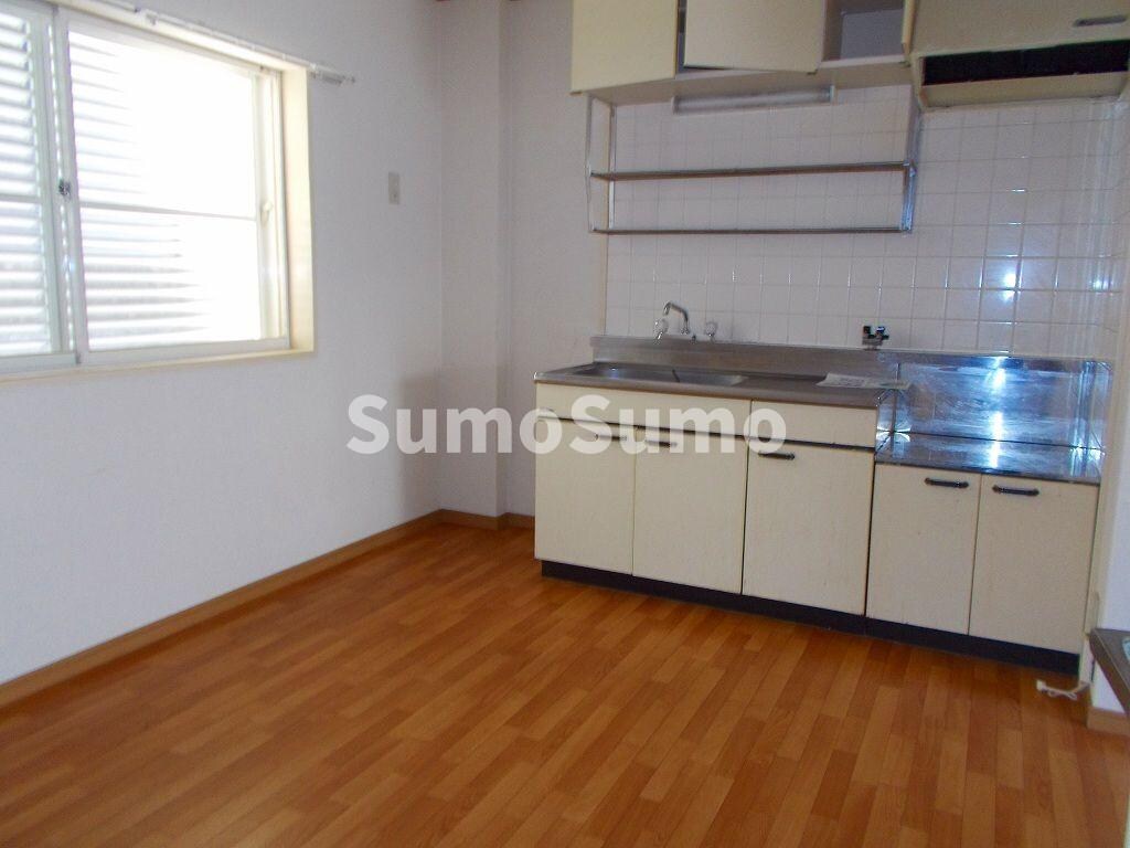 物件内観写真5　(コンパクトなキッチンで掃除もラクラク)