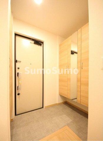 物件内観写真4　(明るい玄関です)