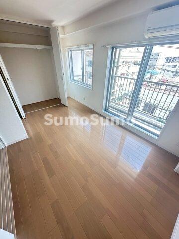 物件内観写真6　(開放的な寝室です)