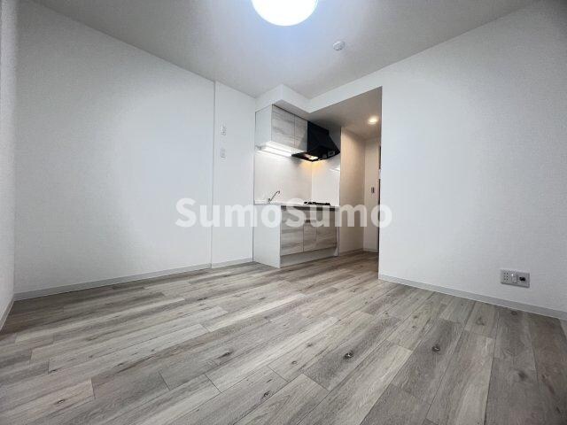 物件内観写真16　(こちらの居間で趣味の時間をお楽しみください)