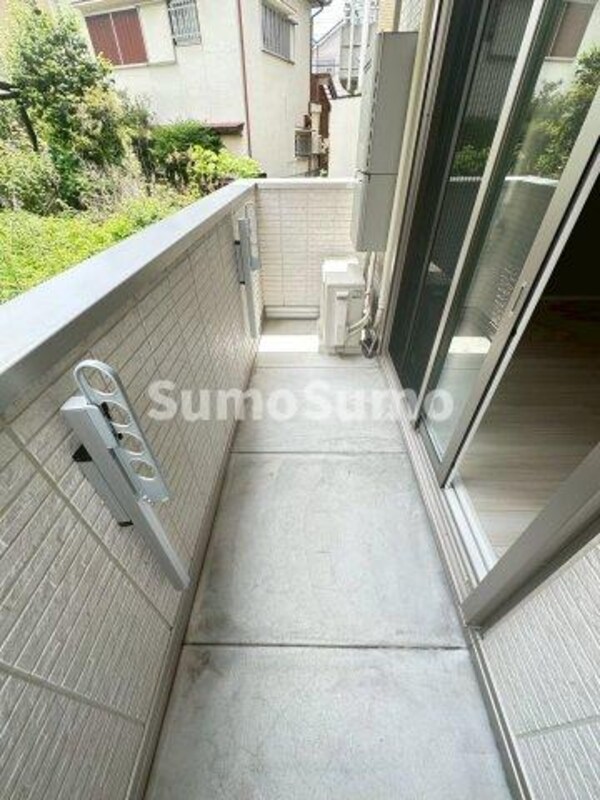 バルコニー(暖かな日差しのふりそそぐバルコニー)