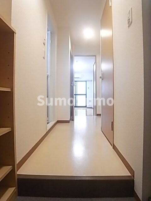 物件内観写真6　(収納もある玄関です)