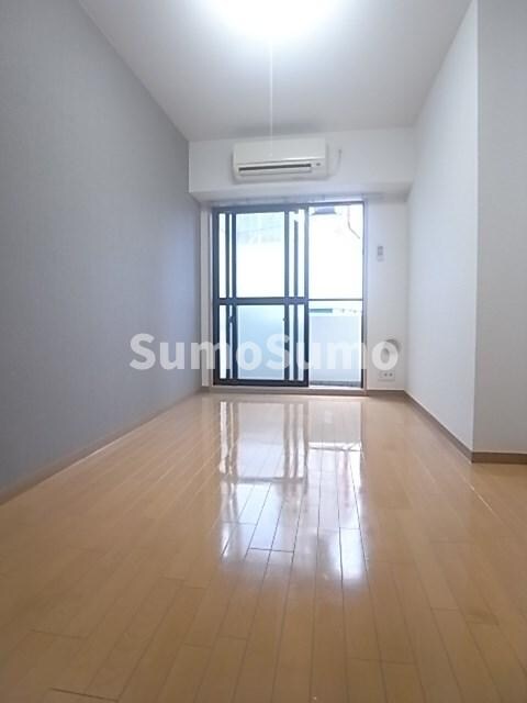 物件内観写真7　(こちらの居間で趣味の時間をお楽しみください)