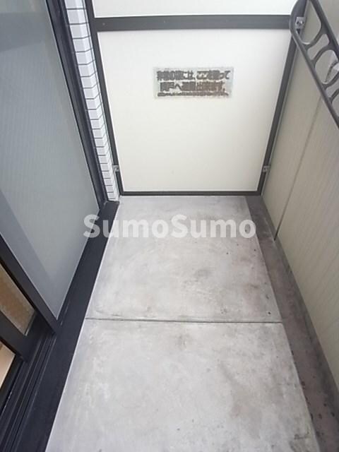 物件内観写真11　(お洗濯にも便利なバルコニー付き)