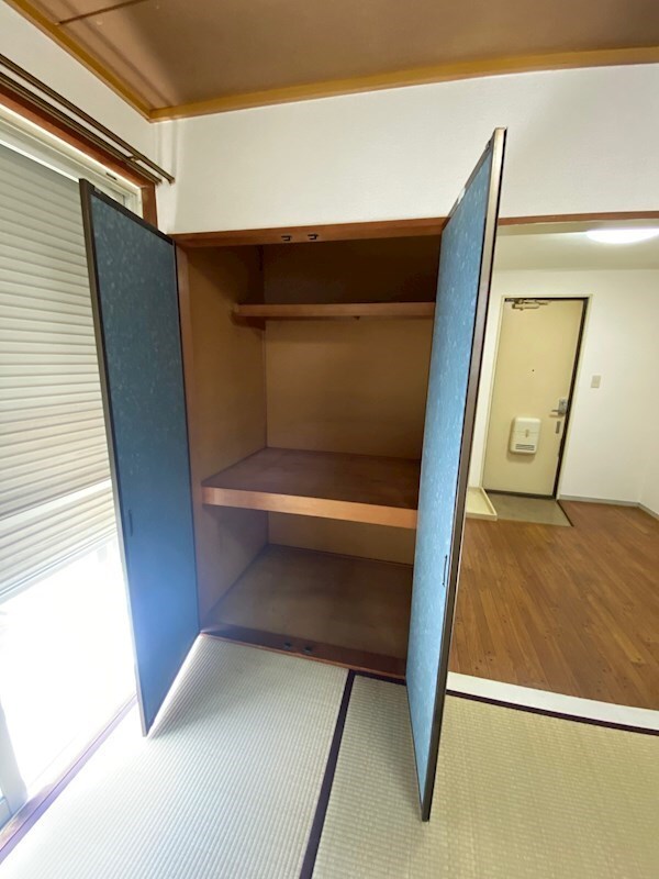 収納(小物を収納するのに便利です)