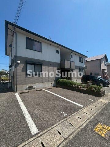 物件外観写真4　(駐車場です)