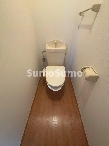 物件内観写真12　(ゆったりとした空間のトイレです)