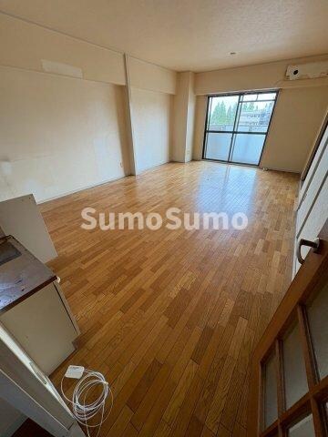 物件内観写真4　(リビングです)