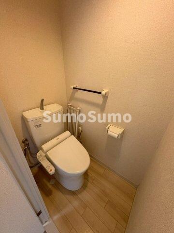 物件内観写真8　(ゆったりとした空間のトイレです)