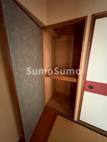 物件内観写真10　(たっぷりとした収納スペースです)