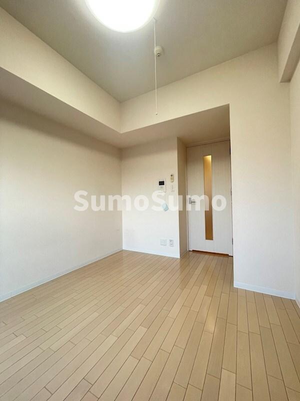 物件内観写真5　(開放的な寝室です)