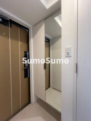 物件内観写真3　(ゆったりとした玄関です)