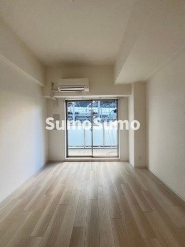 居室(おしゃれな居間です)