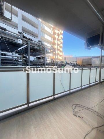 物件内観写真8　(お洗濯にも便利なバルコニー付き)