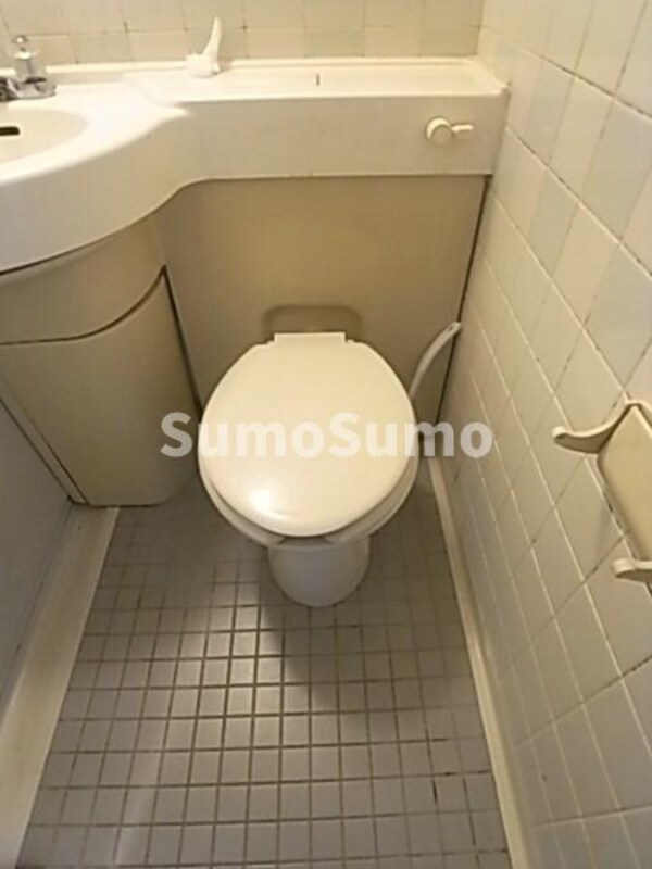 トイレ(落ち着いた色調のトイレです)
