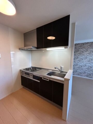 物件内観写真3　(キッチンでお料理をお楽しみください)