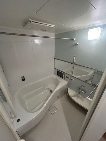 物件内観写真5　(コンパクトで使いやすいお風呂です)