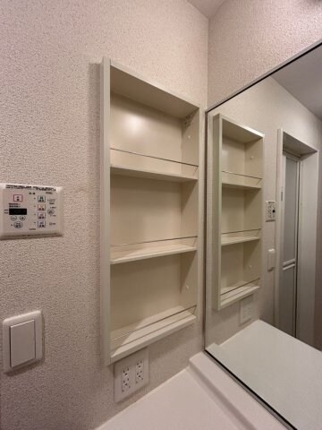 物件内観写真16　(大きなスペースがあり、収納には困りません)