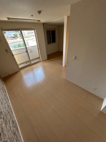 物件内観写真19　(ゆったりとしたリビングです)