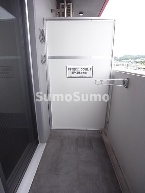 物件内観写真10　(お洗濯にも便利なバルコニー付き)