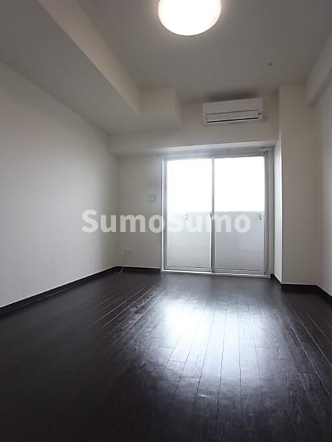 物件内観写真22　(こちらのリビングで趣味の時間をお楽しみください)