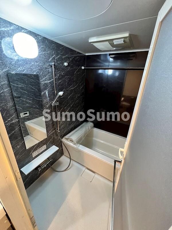 物件内観写真6　(日々の疲れを癒すお風呂付です)