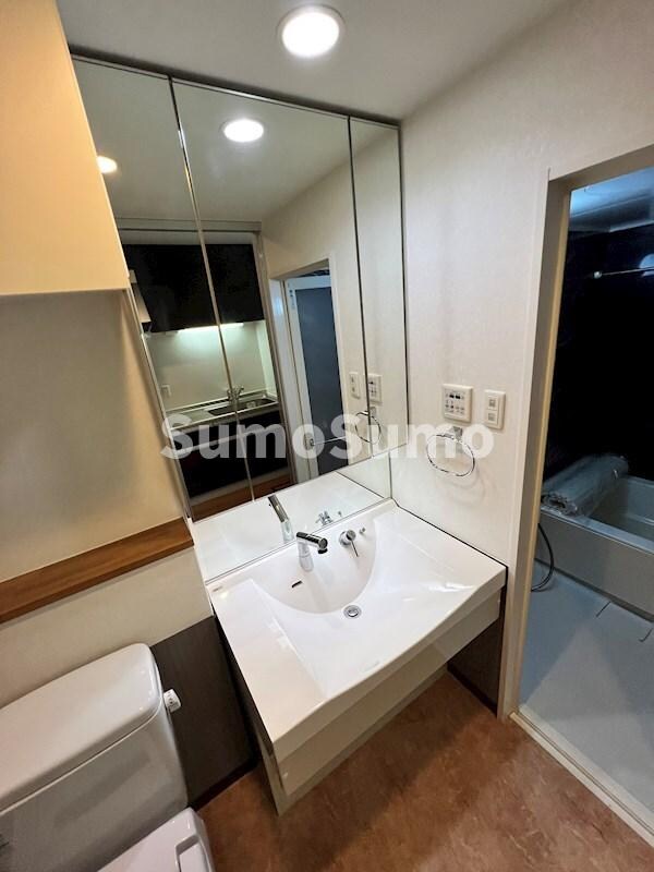 独立洗面台(独立洗面台で身支度をすべて済ませてしまいましょう)