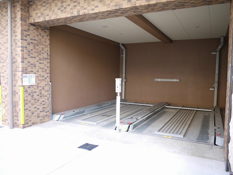 物件外観写真3　(駐車場完備です)