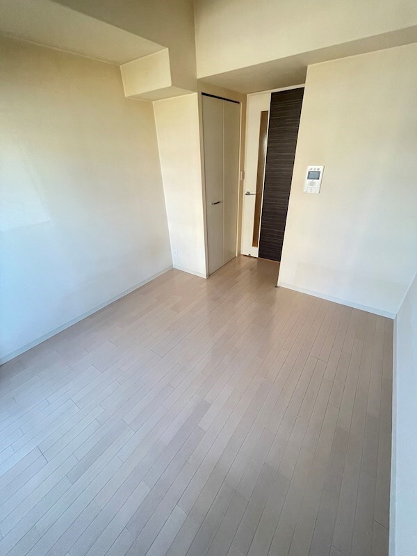 物件内観写真8　(開放的な寝室です)