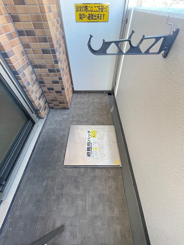 物件内観写真10　(暖かな日差しのふりそそぐバルコニー)