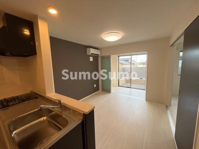 物件内観写真3　(おしゃれな居間です)