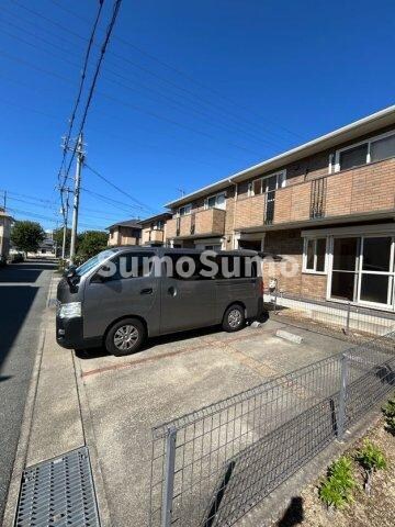 物件外観写真2　(駐車場です)